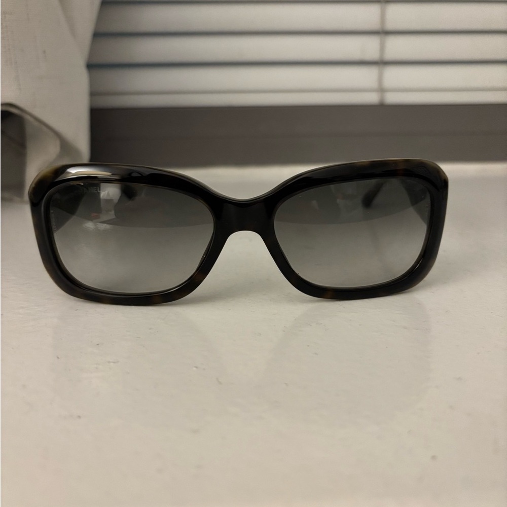 CHANEL Vintage Tortoise Shell Sunglasses - Picture 2 of 10